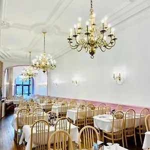 Grand De La Basilique Hotel